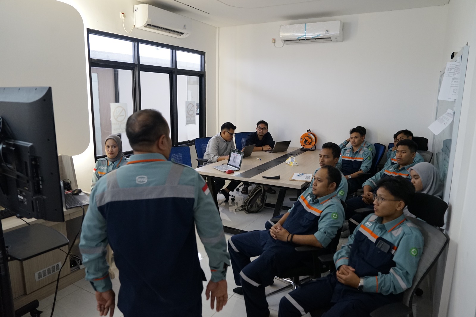 Sosialisasi kebijakan Sistem Manajemen K3L (SMK3L), Sistem Work Accident (SWA), serta penerapan Golden Rules